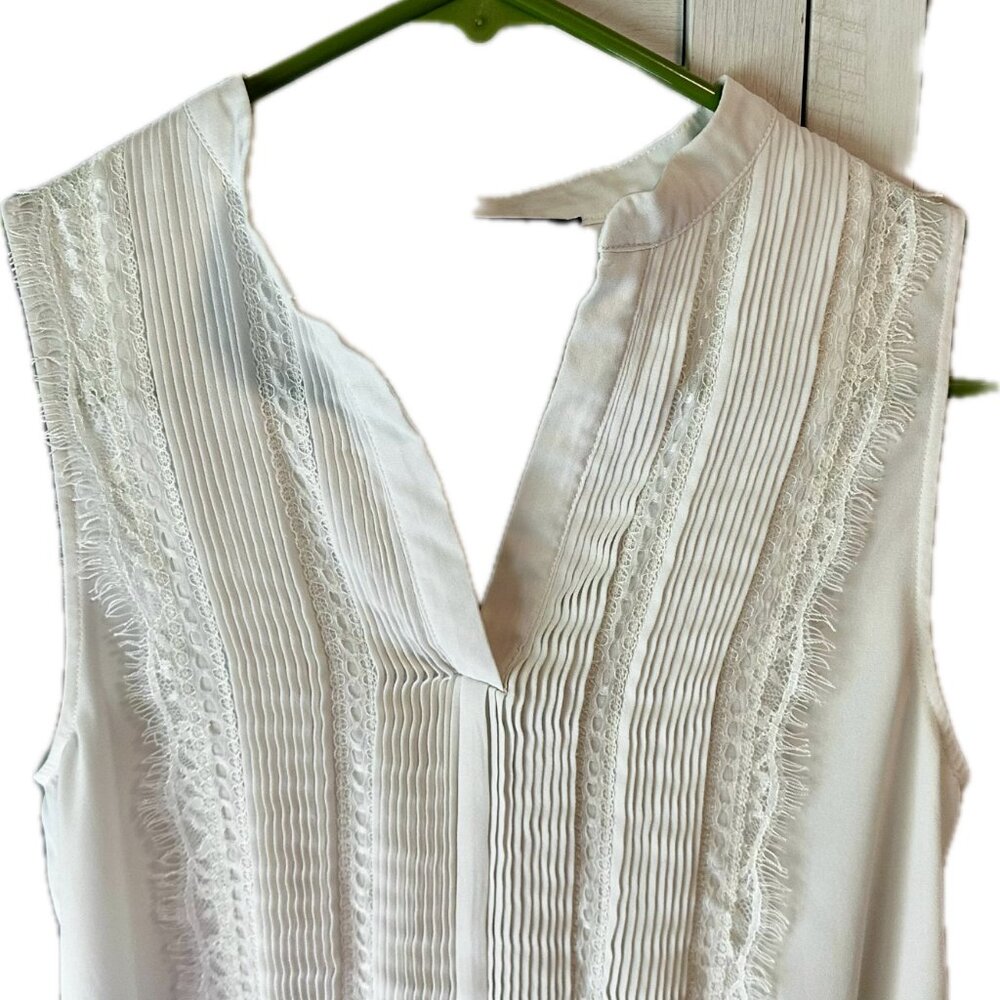 Sleeveless Blouse Womens‎ Cream Pintuck Lace Trim Pleated V-Neck High-Low Top - Picture 3 of 16